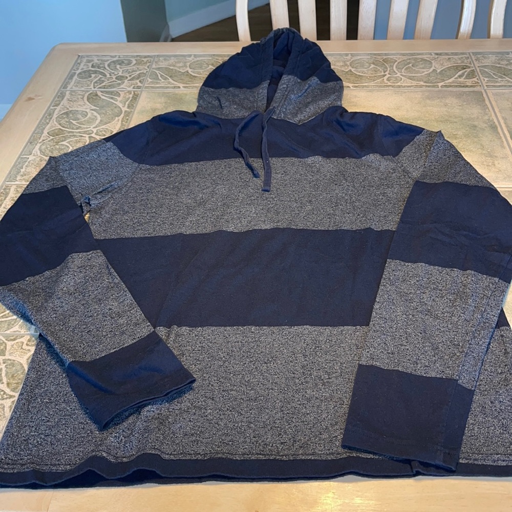 Prince & Fox striped gray/blue hooded sweatshirt Sz L. Excellent used condition